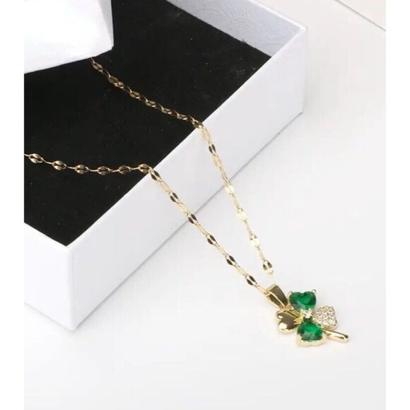 New GOLD & GREEN 4 Leaf Clover SHAMROCK Crystal Necklace - Picture 5 of 5